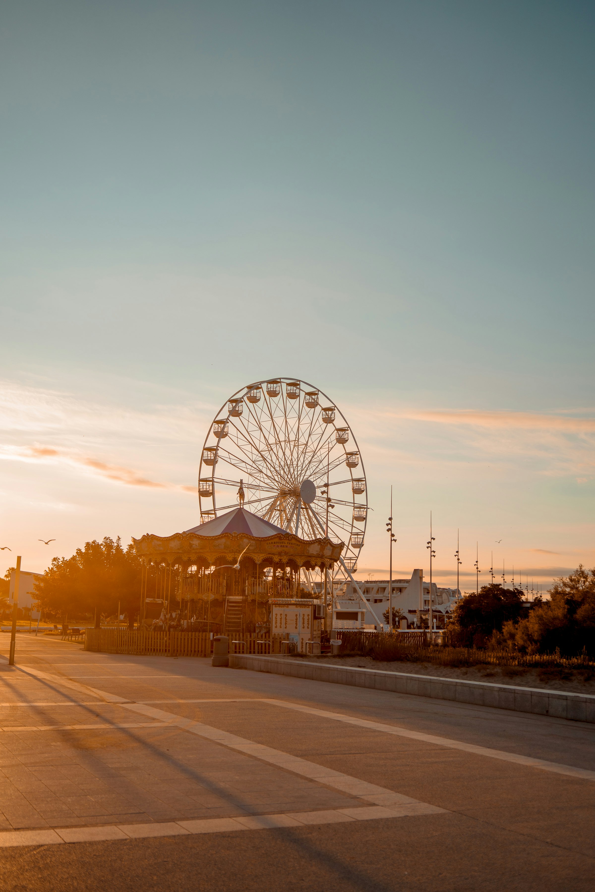 ferris wheel under cloudy sky during sunset